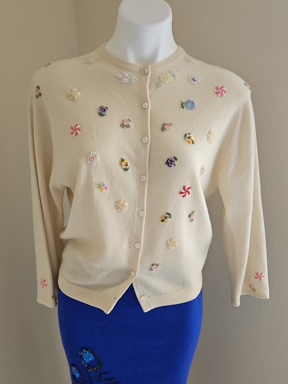 Pringle Rare Vintage Cream Embroidered Floral Fun Cardigan